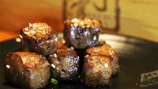 思聪都打卡过的这家成都烧烤店来长沙啦！网红猪鼻筋免费送