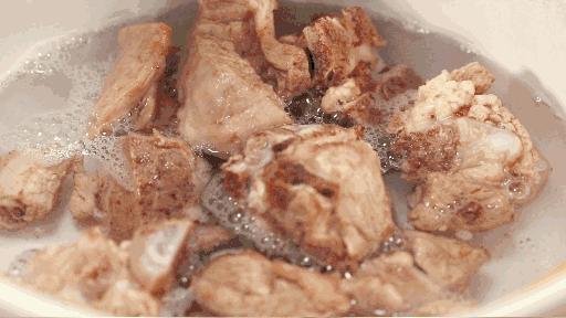 为什么排骨焯水过后煮还是有浮沫,牛排骨焯水后如何去腥