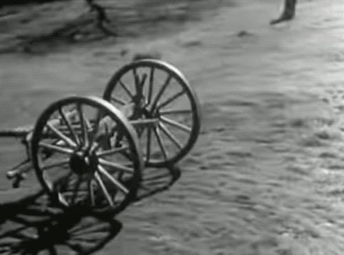 司机开车转弯时轮胎怎么转？直觉答案竟然是错的