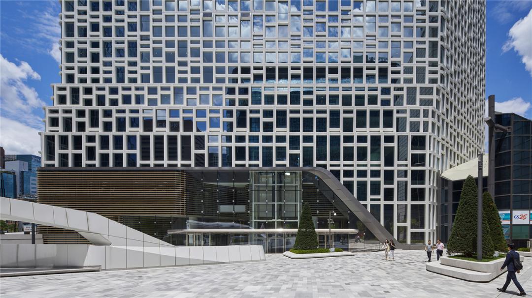 楼房外墙可以装太阳能板吗,外墙能安太阳能板吗