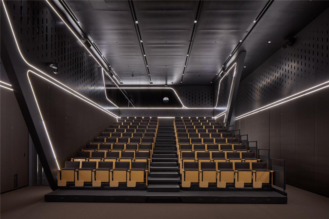 楼房外墙可以装太阳能板吗,外墙能安太阳能板吗