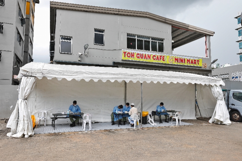 新加坡“断路器”期间,一对情侣约会当众亲热被举报罚600新币