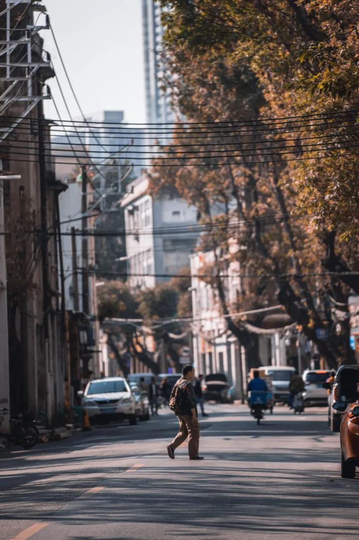 年轻人副业江湖｜日入10万年赚百万！“拿几K工资是在浪费生命”