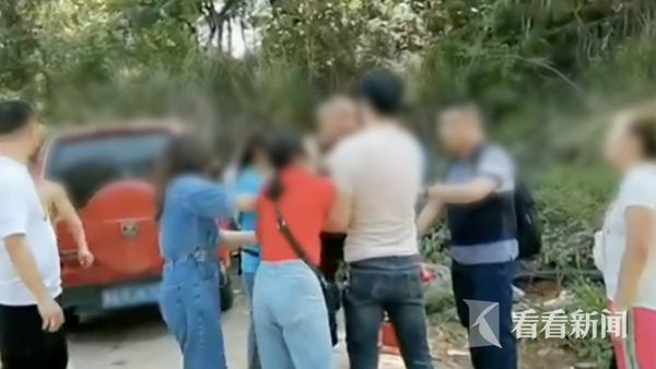 “有毒”!摘樱桃发现每颗都有虫顾客拍视频被扇巴掌