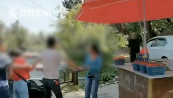 “有毒”!摘樱桃发现每颗都有虫顾客拍视频被扇巴掌