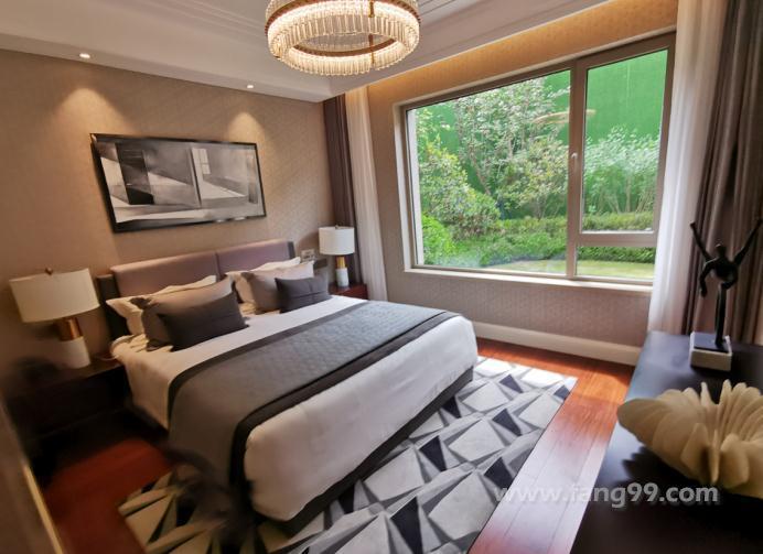 首开热销加推,融创为啥楼盘开盘即售完