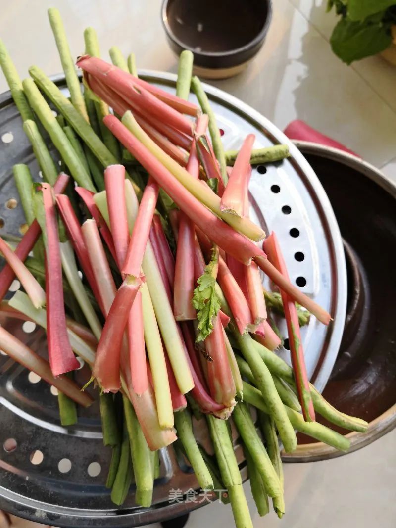 教大家做好吃爽口的四川泡菜，口感脆生，开胃解腻
