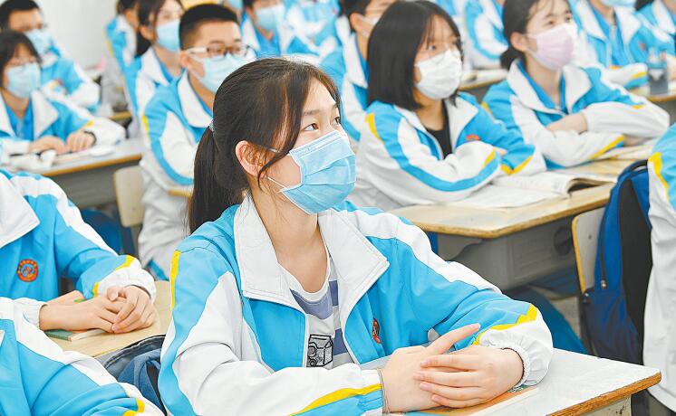 久违课堂开讲啦!郑州63万中学生正式按下校园生活“重启键”