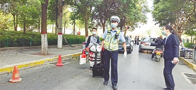 久违课堂开讲啦!郑州63万中学生正式按下校园生活“重启键”