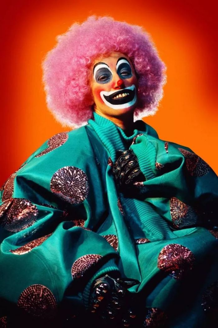 在没有手机的日子里艺术家如何自拍？