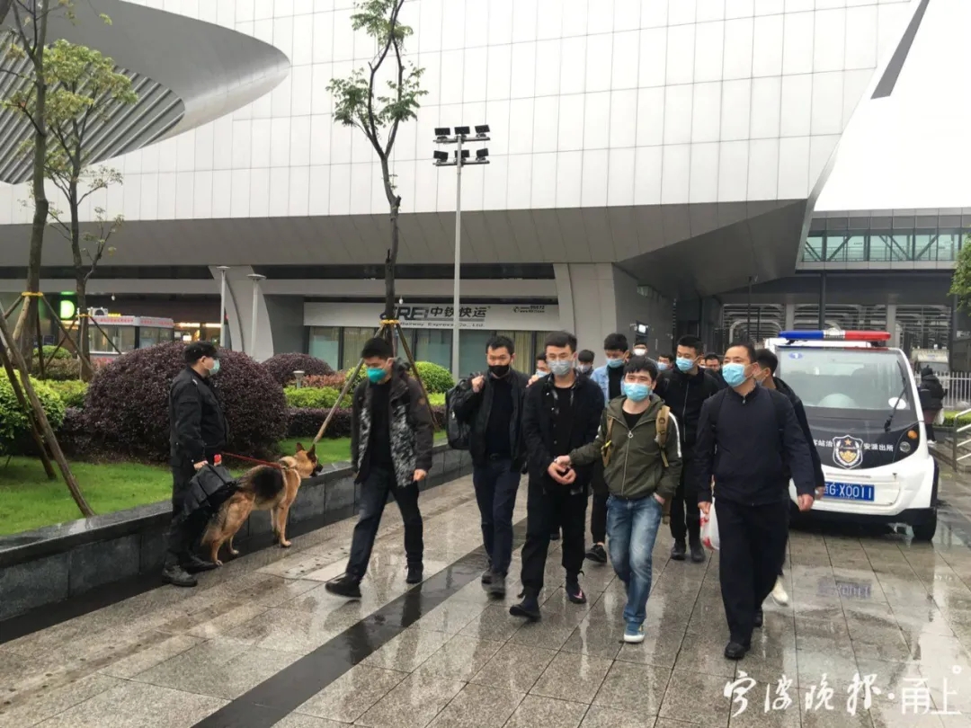 女子朋友圈扫码申领免费榴莲,女生免费领榴莲案