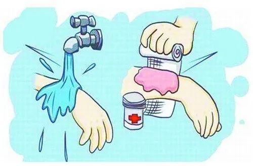 被这个常见物品刺了一下，女子住院1个月连动四次手术…