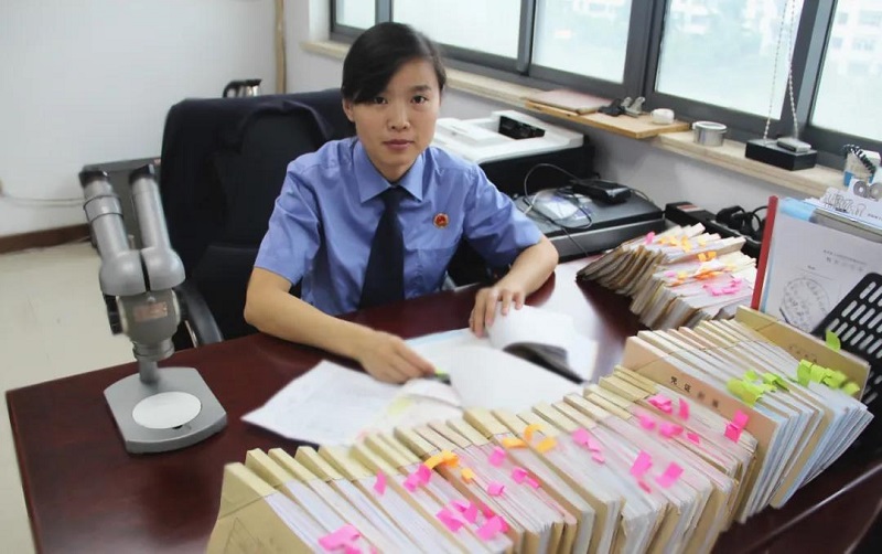 她，火眼金睛！破解一次次“文字谜题”