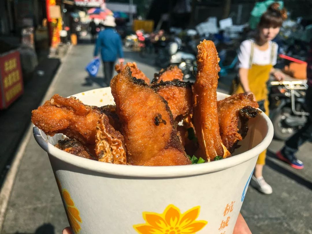 杭州凤起农贸市场的雪景酥鱼,凤起农贸市场李记酥鱼