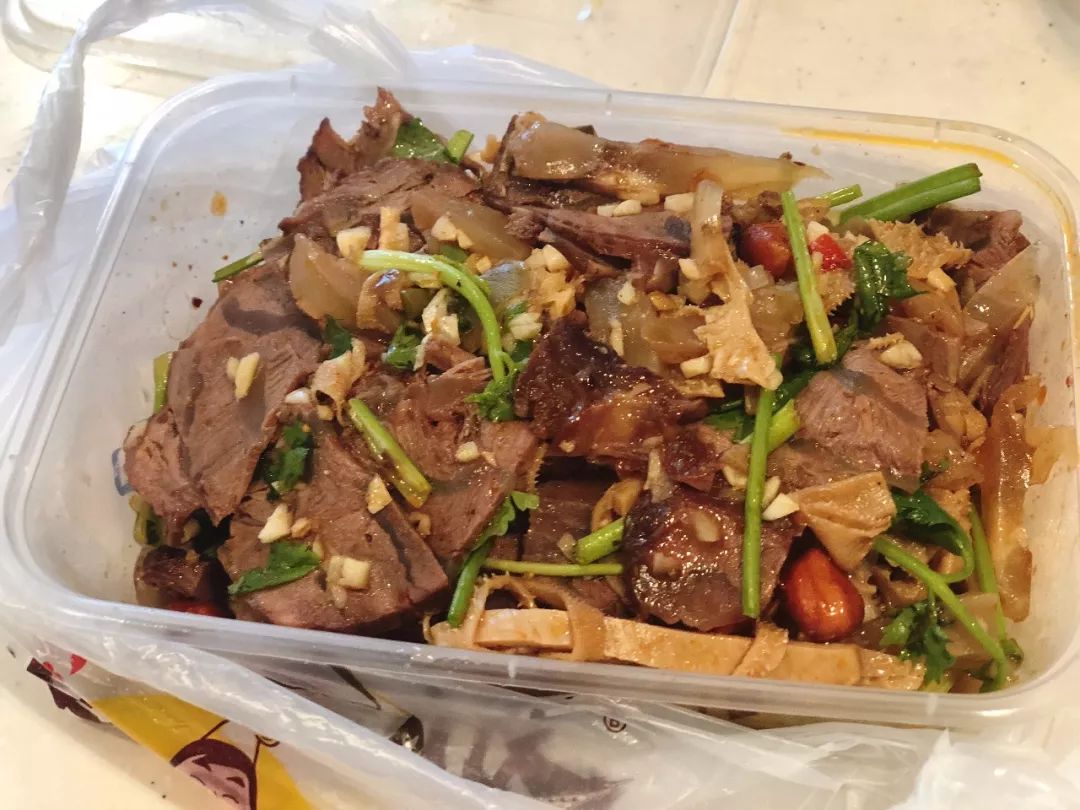 杭州凤起农贸市场的雪景酥鱼,凤起农贸市场李记酥鱼