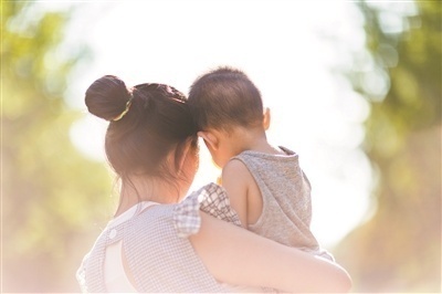 “有毒”的育儿群，正在刷屏我们的朋友圈