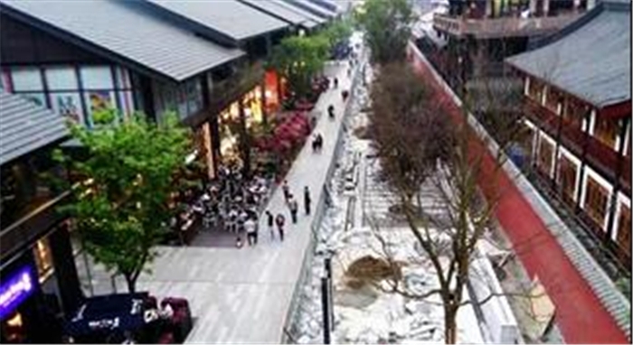 衡阳某楼盘价值百万的玻璃幕墙被砸，背后的真相令人震惊