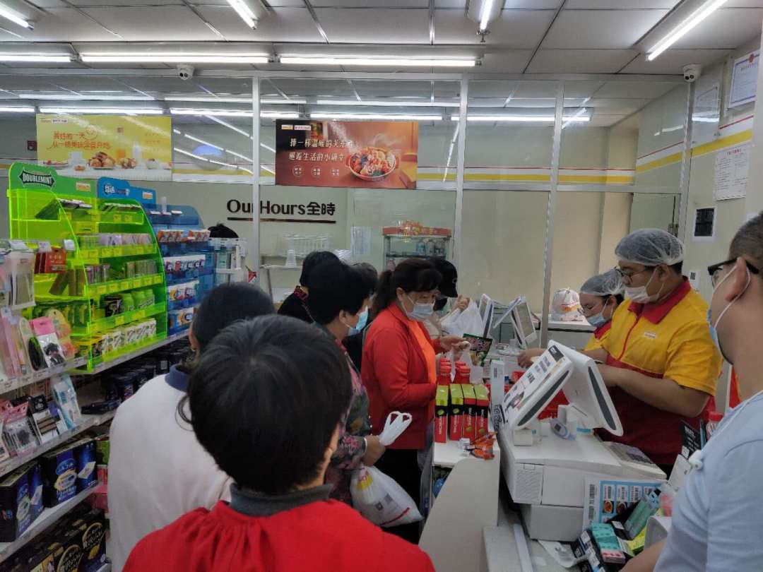 探访北京全时：全场6折引大妈疯抢，店员刚知停业安排