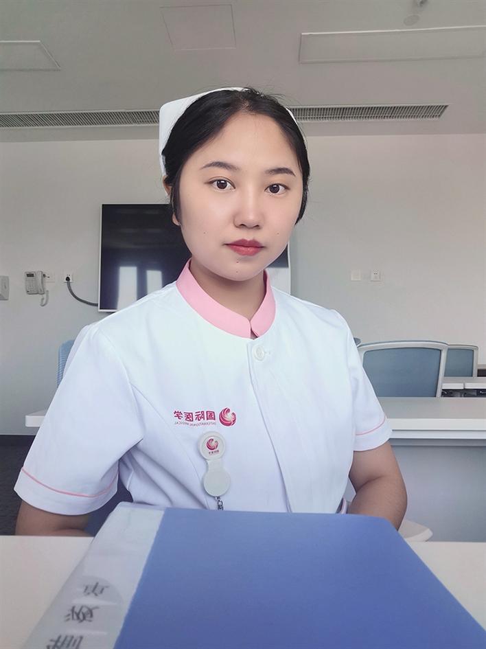 90后护士小姐姐的一天,90后美女小护士