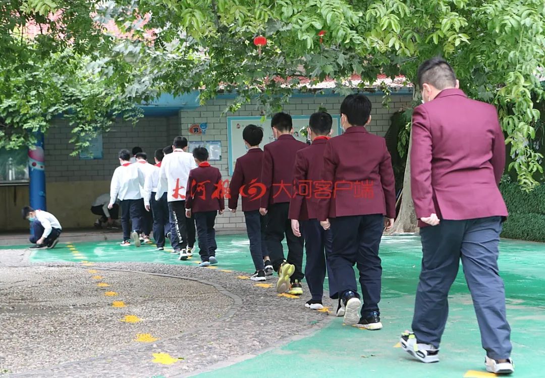 神兽归笼在学校的情景,神兽归笼的校园