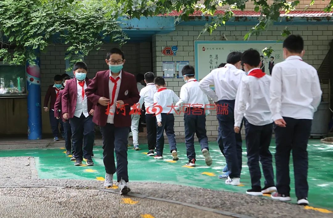 神兽归笼在学校的情景,神兽归笼的校园