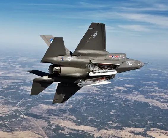 f-35与f-22哪个最强,f-22和f-35对抗演习