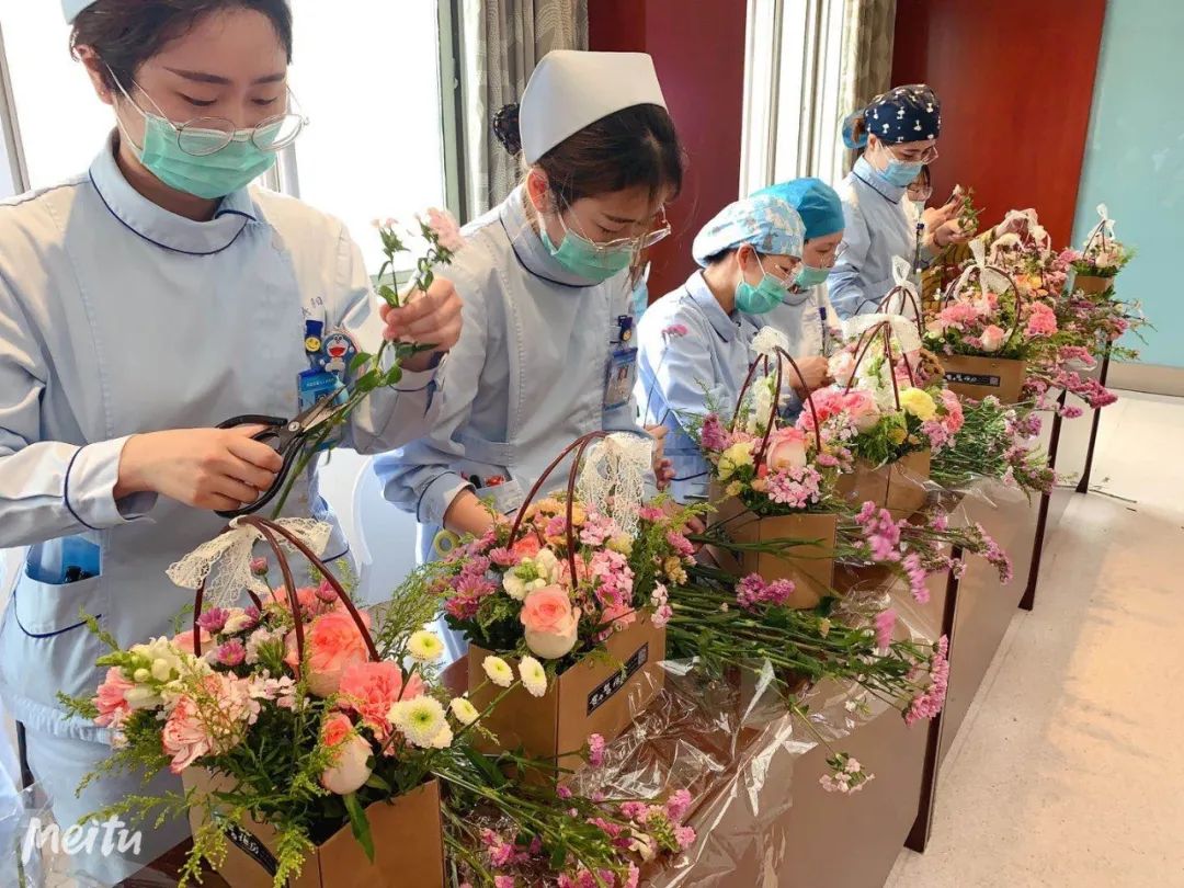 今天向每一位英烈致敬,今天向每一位劳动者致敬