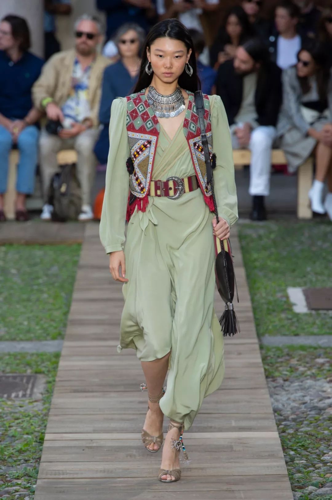 色彩趋势|2020十大流行色彩趋势与搭配指南