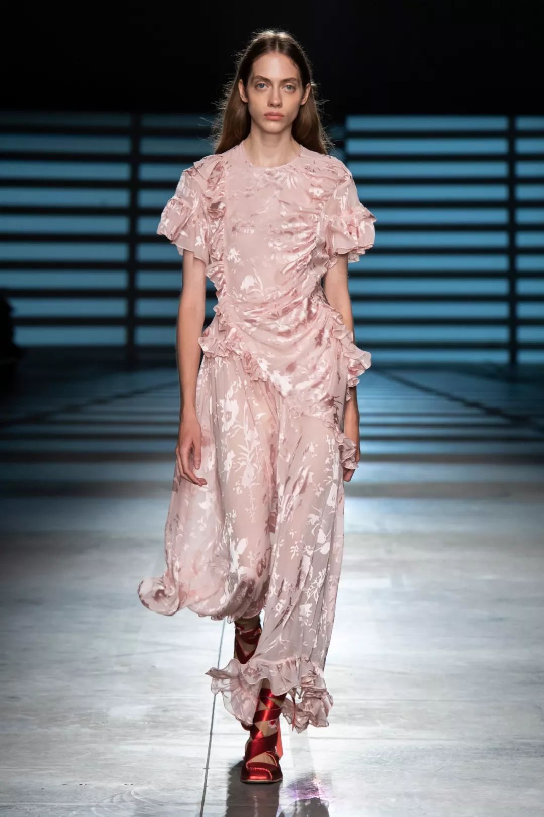 色彩趋势|2020十大流行色彩趋势与搭配指南