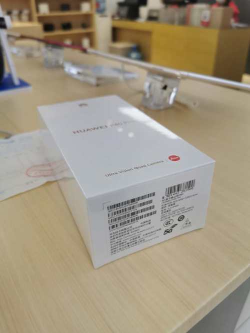 刚从华为店拿回的手机,刚买回来华为手机