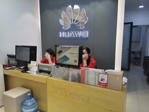 刚从华为店拿回的手机,刚买回来华为手机