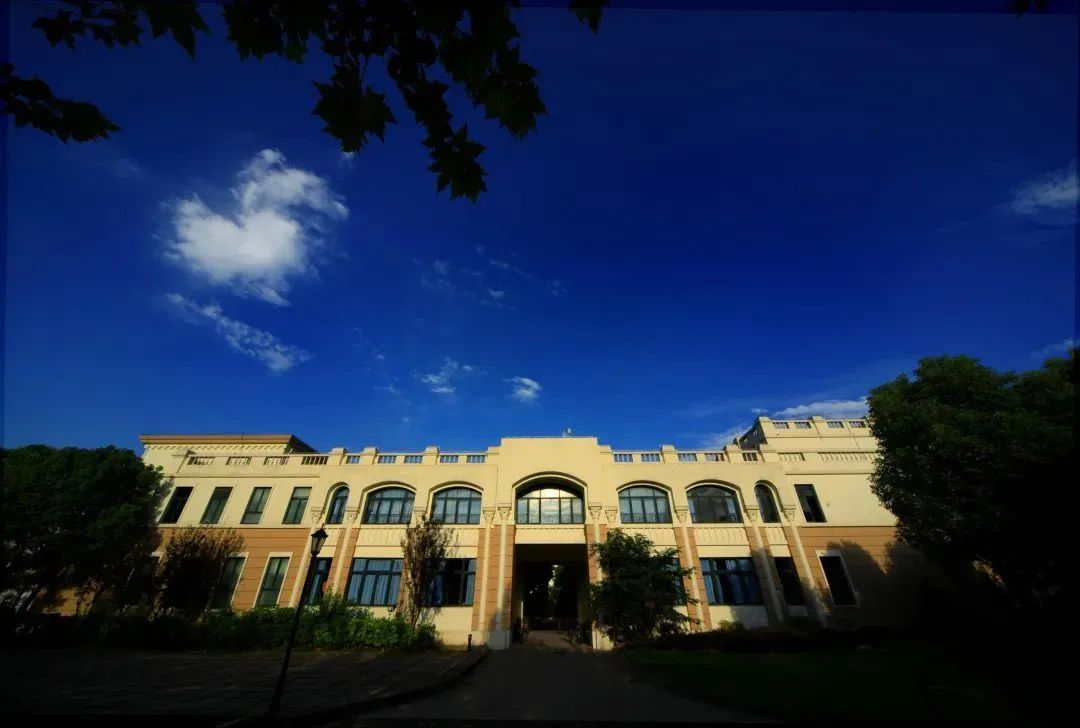 直播带你了解上外新传!上外“享”你,学长学姐说:“新”火相“传”,传播世界