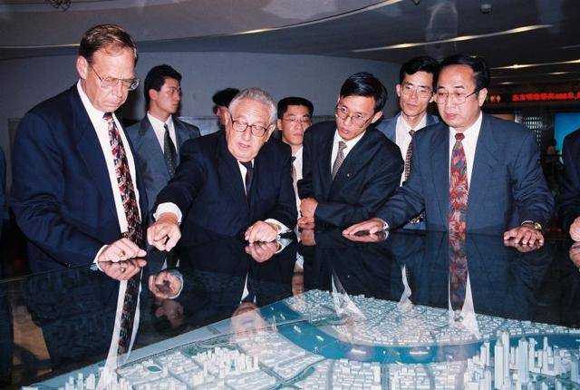 赵启正口述：回望三十年，细数浦东开发“软成果”