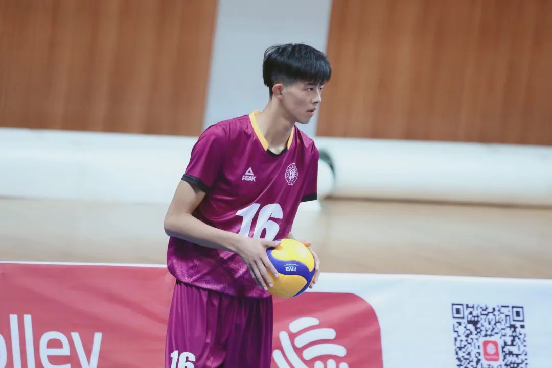 尼龙校草｜你的夏日运动场，就差这位复旦排球队帅哥朱启航了