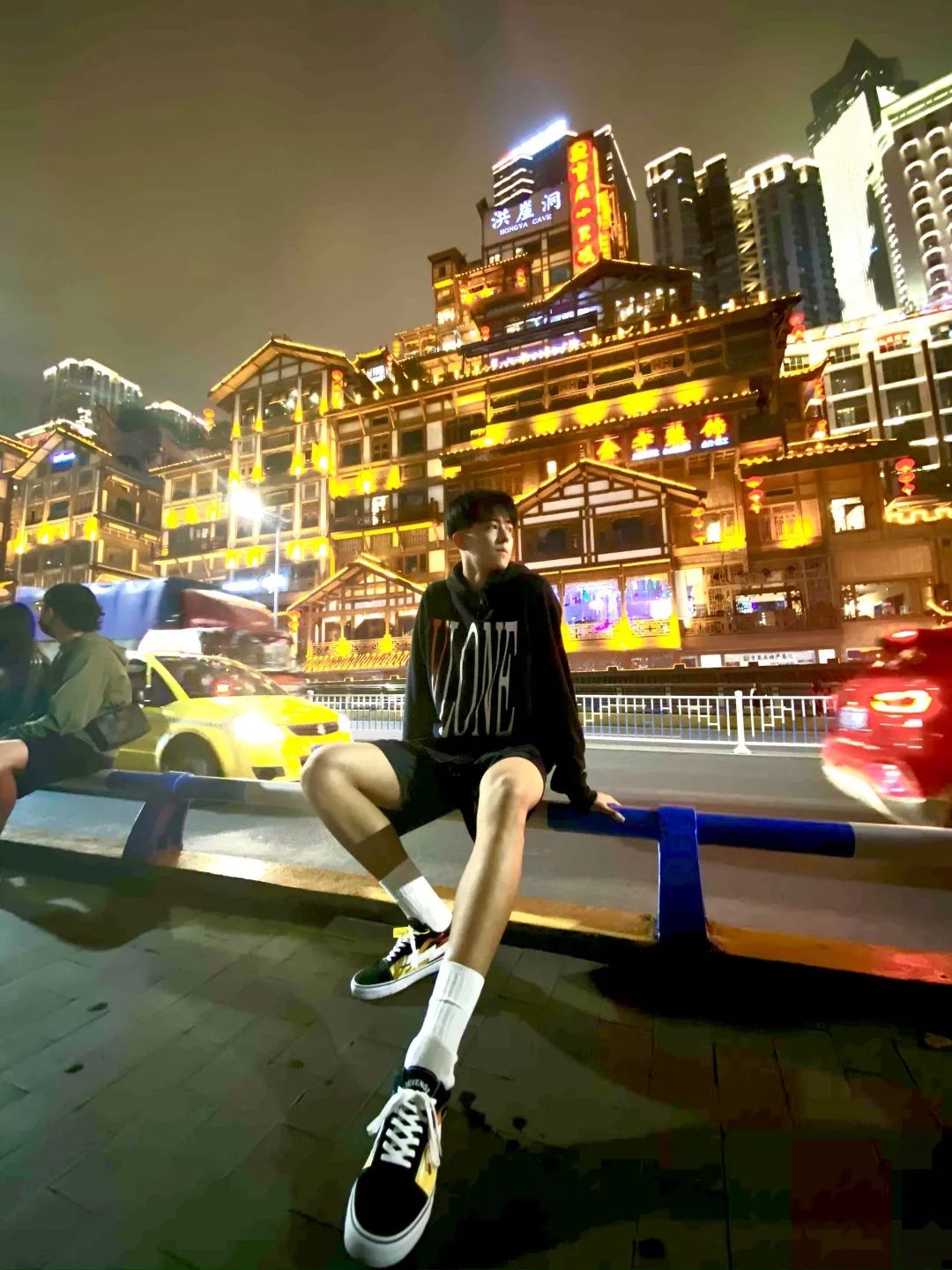 尼龙校草｜你的夏日运动场，就差这位复旦排球队帅哥朱启航了