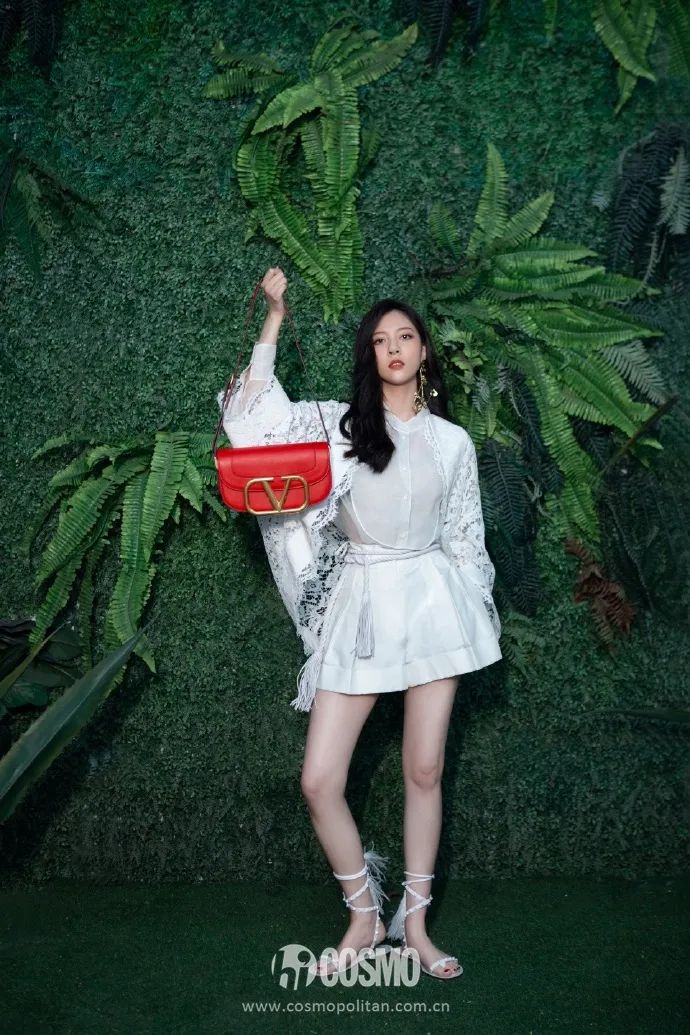 宋祖儿的包包里有什么,宋祖儿包包里面的东西