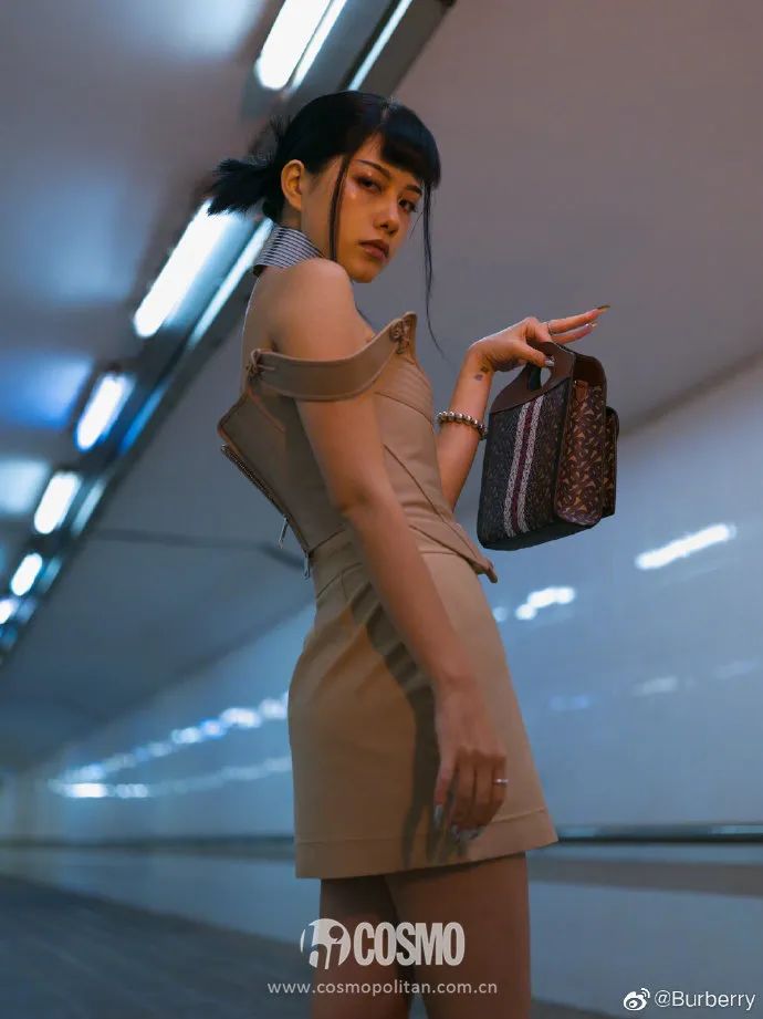 宋祖儿的包包里有什么,宋祖儿包包里面的东西