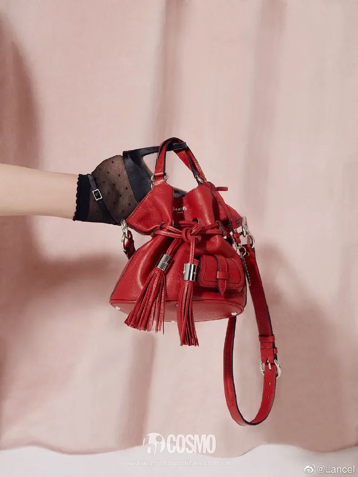 宋祖儿的包包里有什么,宋祖儿包包里面的东西