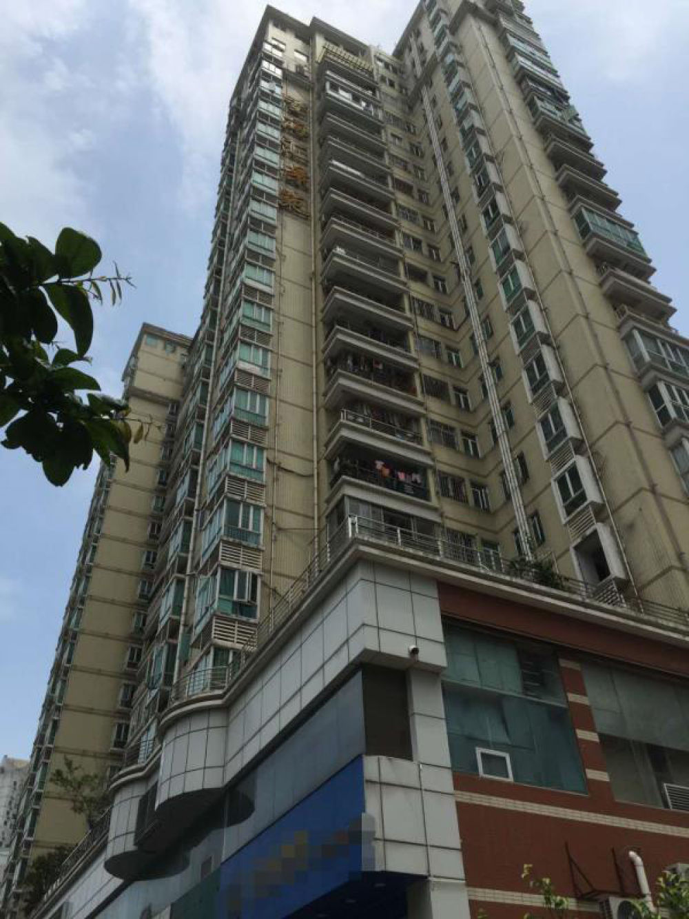 小女孩被高空坠物砸伤头部后续,小女孩被高空坠物砸伤头部