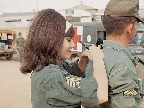 靠越战声名鹊起的色情杂志：花花公子杂志为什么对美军如此重要？