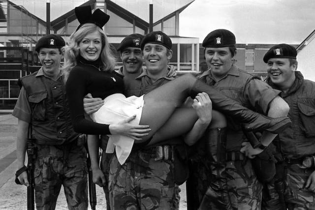 靠越战声名鹊起的色情杂志:花花公子杂志为什么对美军如此重要?