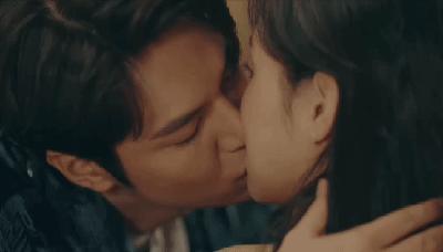 曾因长相被骂到注销账号，这位韩国单眼皮女孩颠覆了我们的审美....