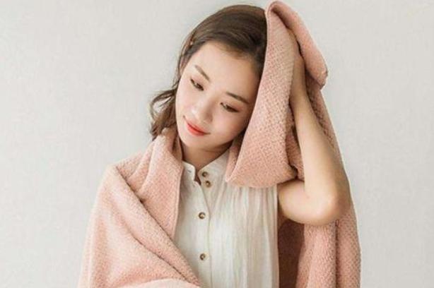 正确的洗头方法来维护头皮的健康,头皮什么状态下洗头最好