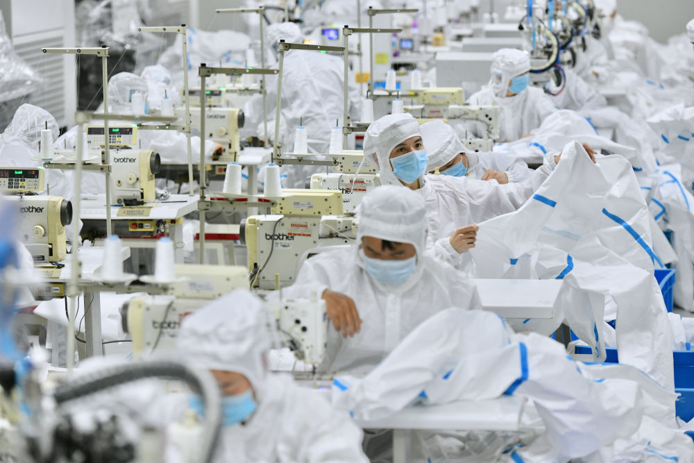 风雨无阻疫情防控不松懈,坚持不懈坚决打赢疫情防控阻击战