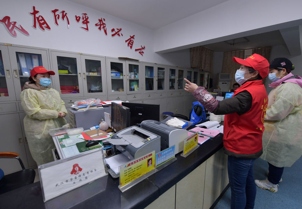 风雨无阻疫情防控不松懈,坚持不懈坚决打赢疫情防控阻击战