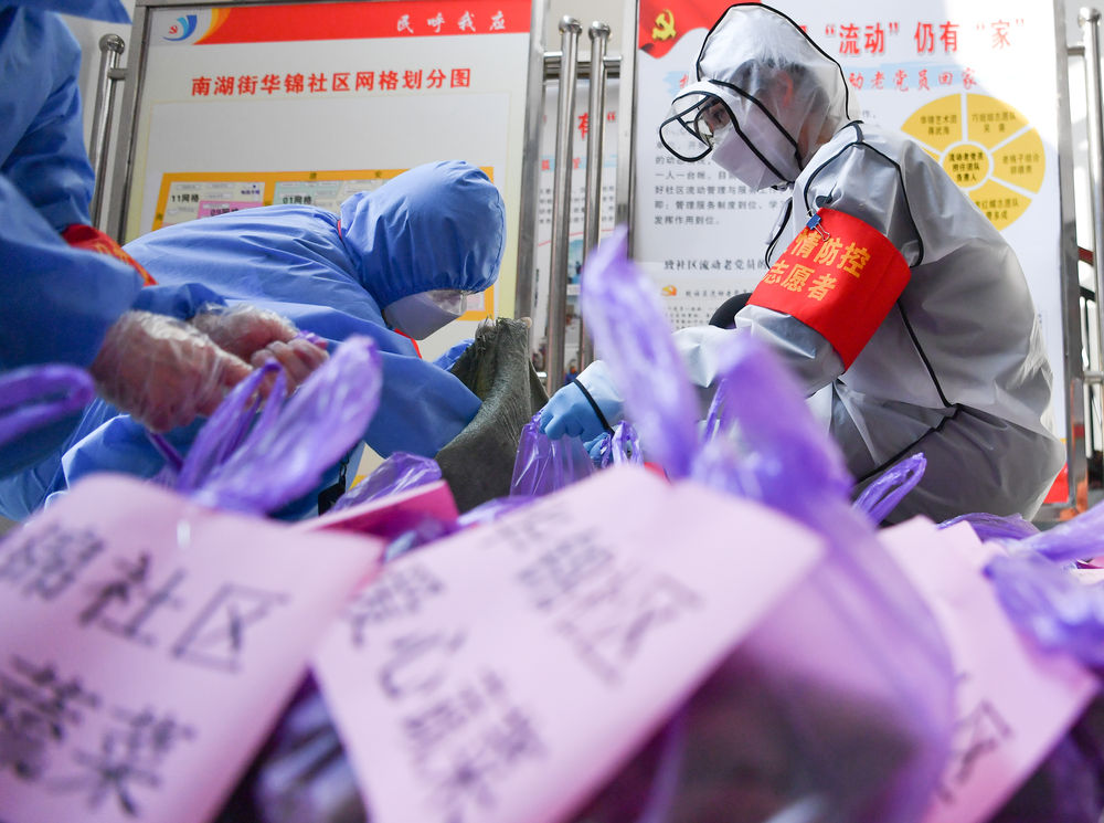 风雨无阻疫情防控不松懈,坚持不懈坚决打赢疫情防控阻击战