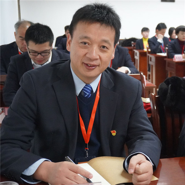 坚持不懈坚决打赢疫情防控阻击战,众志成城抗击疫情风雨无阻向前行