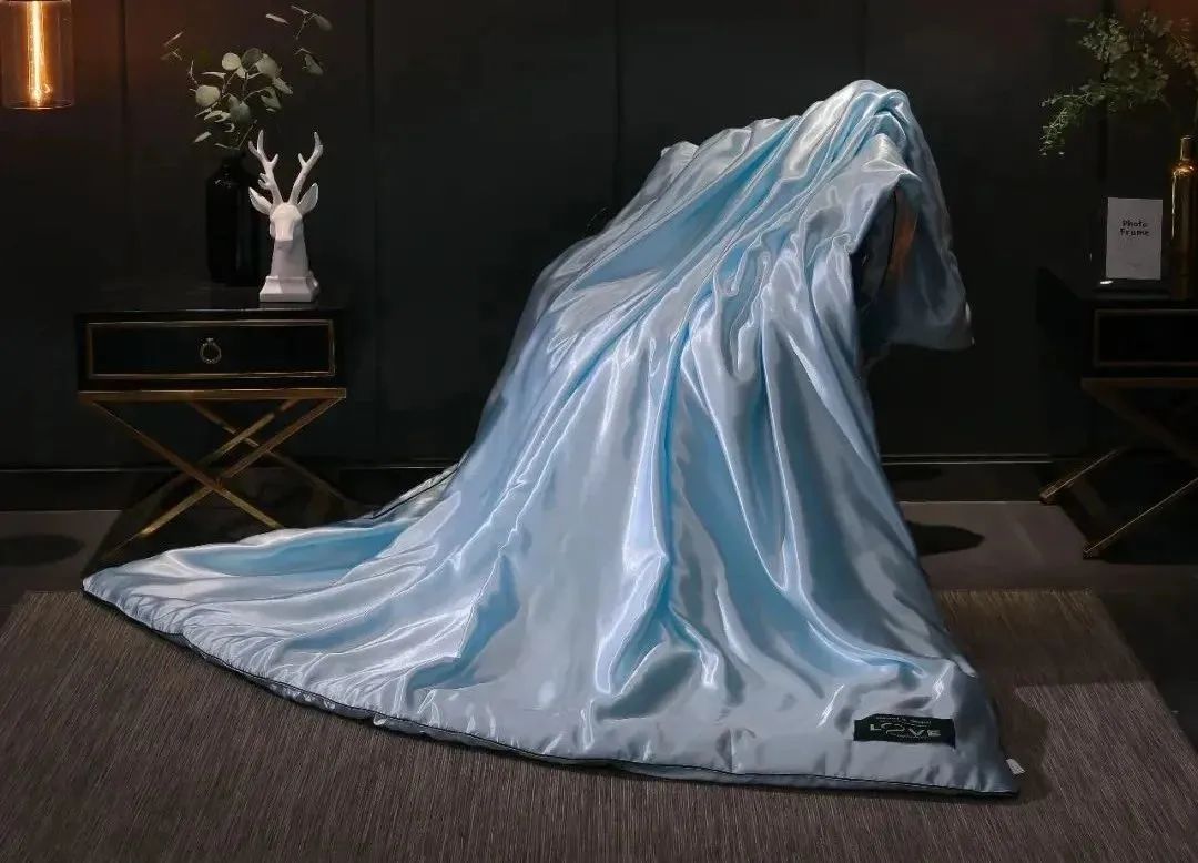 这床夏凉被，一盖就凉，不开空调也很爽