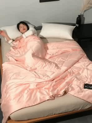 这床夏凉被，一盖就凉，不开空调也很爽