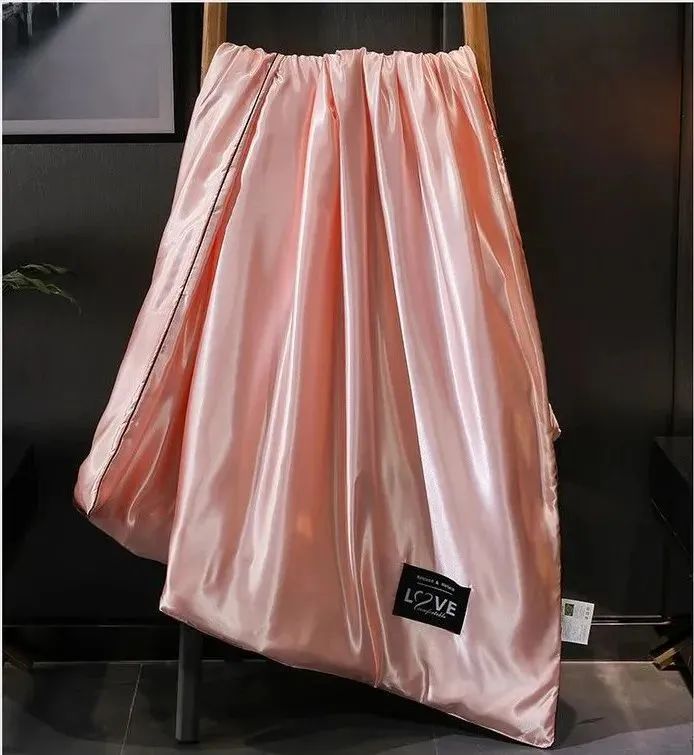 这床夏凉被，一盖就凉，不开空调也很爽